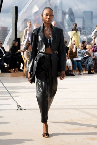 Look 19